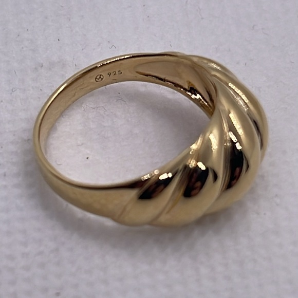 Mejuri Croissant Dome Ring - Picture 5 of 5